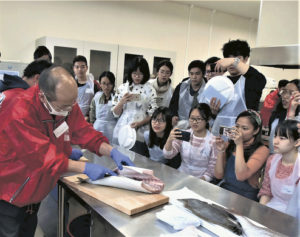 大分県漁協青年部佐伯支部が魚料理教室